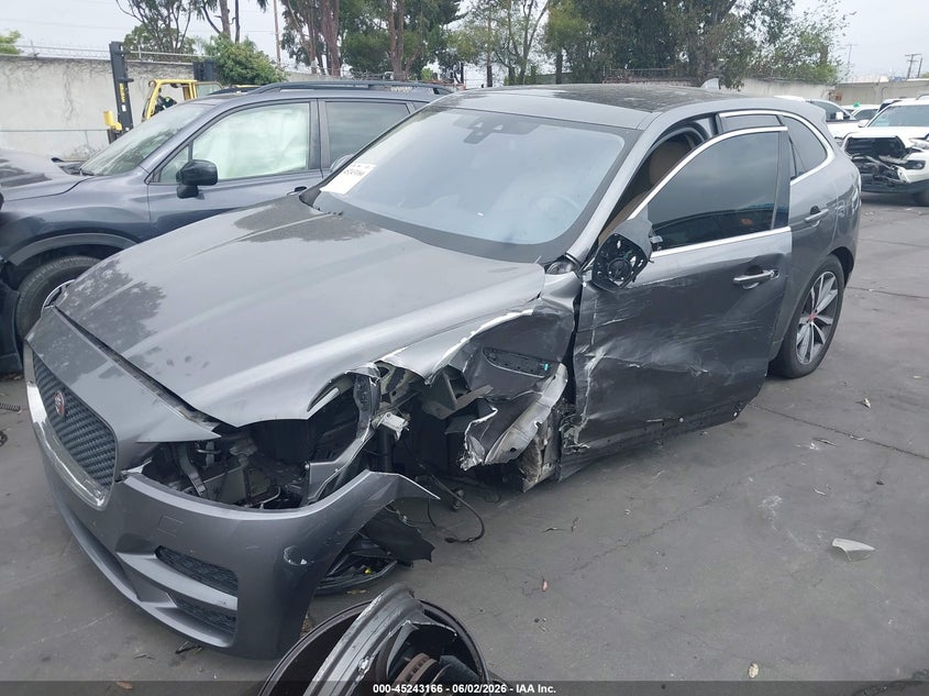 2017 Jaguar F-pace VIN SADCK2BV7HA063182 IAAI salvage auction — LEFT FRONT, Salvage Title, sold $4,550 on 2026-07-22 (photo 2)