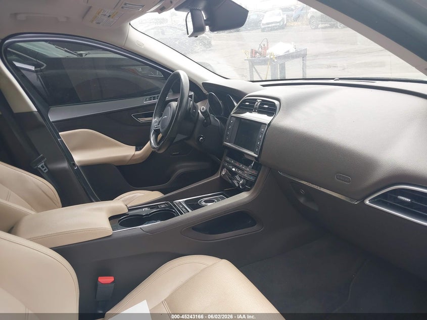2017 Jaguar F-pace VIN SADCK2BV7HA063182 IAAI salvage auction — LEFT FRONT, Salvage Title, sold $4,550 on 2026-07-22 (photo 5)