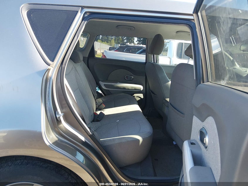 2018 Kia Soul ev + VIN KNDJP3AEXJ7032362 IAAI salvage auction — FRONT & REAR, Salvage Title, sold $725 on 2026-07-16 (photo 8)