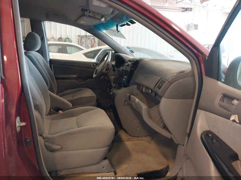 2005 Toyota Sienna VIN 5TDZA23C35S267059 IAAI salvage auction — NORMAL WEAR, Clear (Michigan), sold $925 on 2026-07-21 (photo 5)
