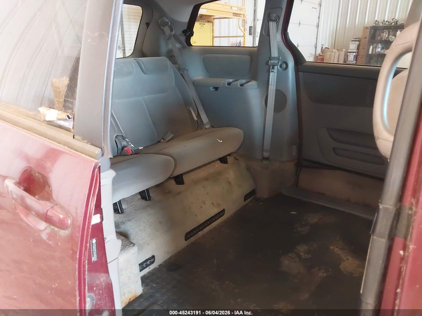 2005 Toyota Sienna VIN 5TDZA23C35S267059 IAAI salvage auction — NORMAL WEAR, Clear (Michigan), sold $925 on 2026-07-21 (photo 8)