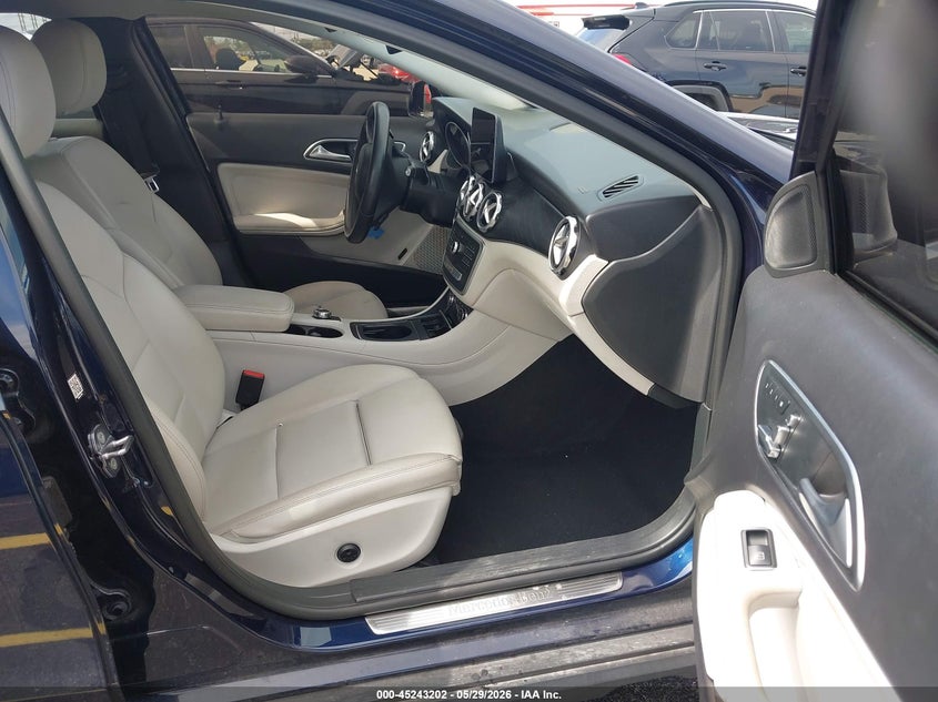 2019 Mercedes-benz Gla-klasse VIN WDCTG4EB5KJ552269 IAAI salvage auction — LEFT SIDE, Salvage Title, sold $3,950 on 2026-07-09 (photo 5)