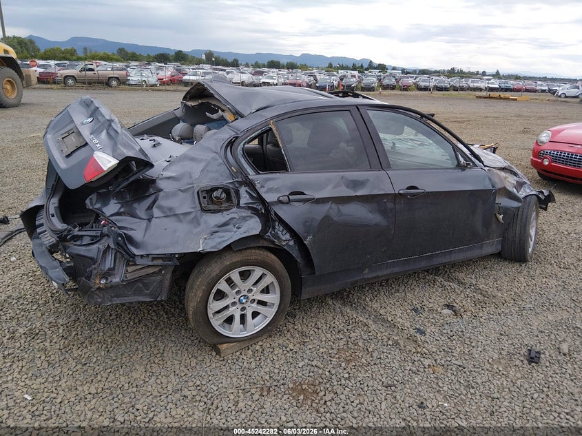 2007 BMW 3 series VIN WBAVC73517KP34798 IAAI salvage auction — ROLLOVER, Salvage (Oregon), sold $300 on 2026-07-20 (photo 4)