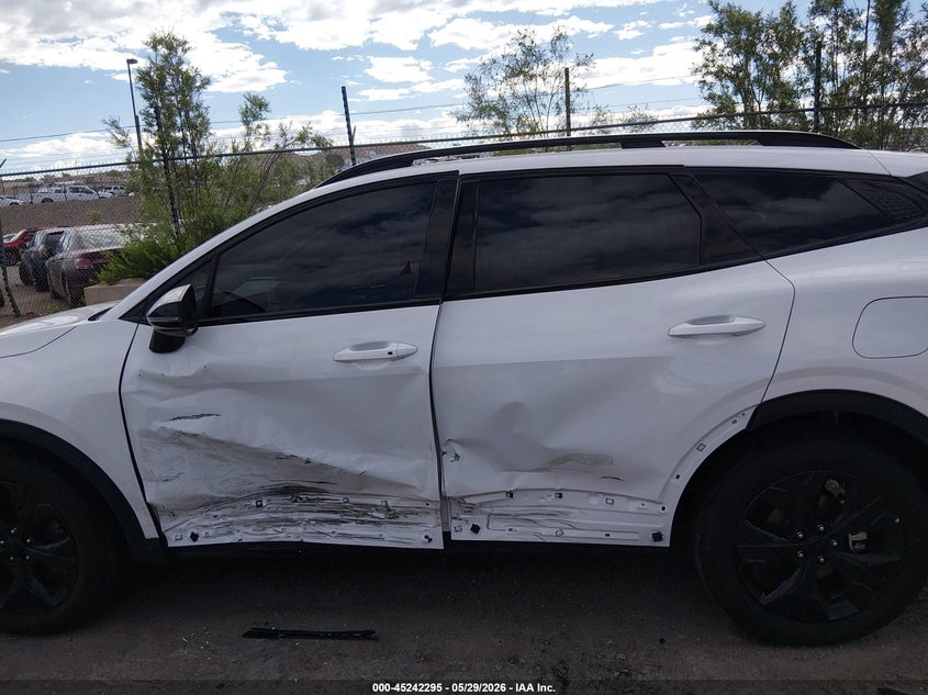 2025 Kia Sportage VIN 5XYK6CDF3SG297642 IAAI salvage auction — SIDE, Salvage Title, sold $11,400 on 2026-07-29 (photo 6)