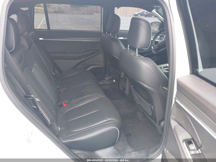 2025 Jeep VIN 3C4RJNCK8ST573099 IAAI salvage auction — SIDE, Salvage Title, sold $15,200 on 2026-08-26 (photo 8)
