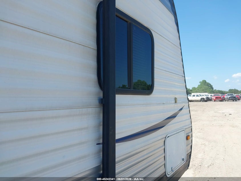 2015 Prowler Lynx VIN 5SFPB3028FE288239 IAAI salvage auction — HAIL, Clear (Oklahoma), sold $525 on 2026-07-22 (photo 6)
