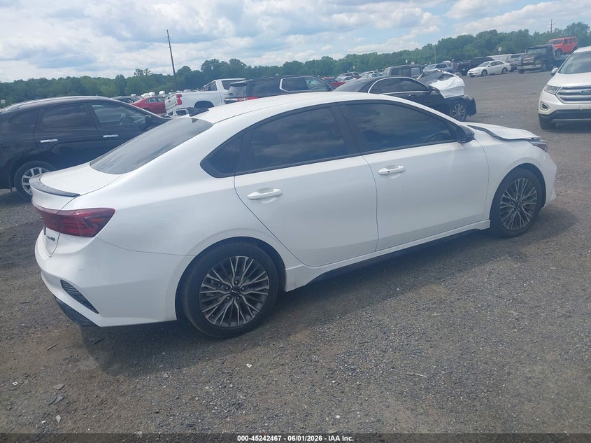 2024 Kia Forte VIN 3KPF54AD4RE802219 IAAI salvage auction — LEFT FRONT, Wait Title, sold $9,600 on 2026-08-31 (photo 4)