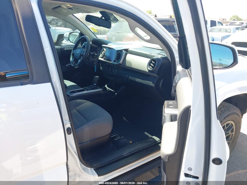 2021 Toyota Tacoma VIN 5TFAZ5CN4MX109508 IAAI salvage auction — SIDE, Salvage Title, sold $10,800 on 2026-07-21 (photo 5)
