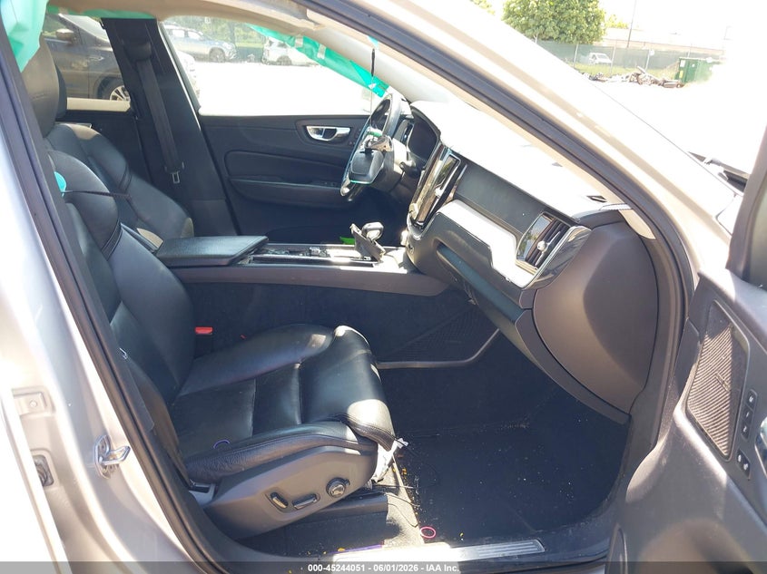 2019 Volvo Xc60 VIN LYV102RL9KB321098 IAAI salvage auction — ENGINE DAMAGE, Salvage Title, sold $2,900 on 2026-07-24 (photo 5)
