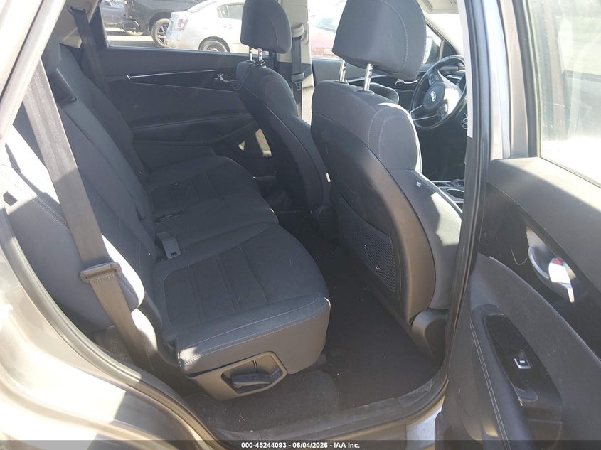 2017 Kia Sorento VIN 5XYPGDA51HG317562 IAAI salvage auction — NORMAL WEAR, Clear-Dealer Only (West Virginia), sold $1,325 on 2026-07-09 (photo 8)