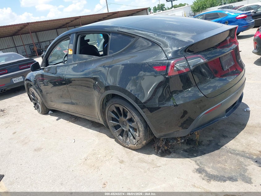2023 Tesla Model y VIN 7SAYGDEE2PA186100 IAAI salvage auction — FRESH WATER, Salvage Title, sold $7,100 on 2026-07-30 (photo 3)