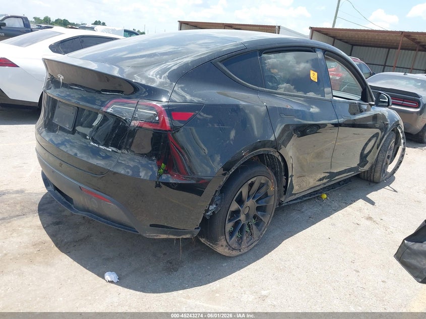 2023 Tesla Model y VIN 7SAYGDEE2PA186100 IAAI salvage auction — FRESH WATER, Salvage Title, sold $7,100 on 2026-07-30 (photo 4)