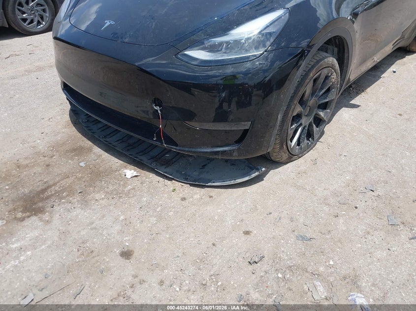 2023 Tesla Model y VIN 7SAYGDEE2PA186100 IAAI salvage auction — FRESH WATER, Salvage Title, sold $7,100 on 2026-07-30 (photo 6)