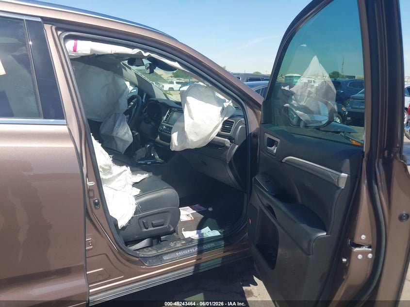 2018 Toyota Highlander VIN 5TDDGRFH0JS045193 IAAI salvage auction — RIGHT FRONT, Salvage Title, sold $6,700 on 2026-07-07 (photo 5)