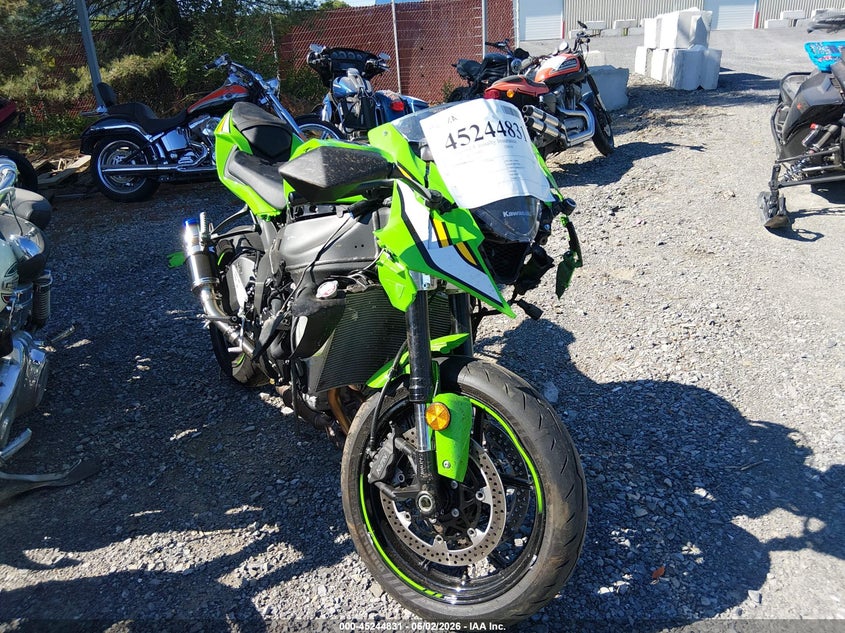 2025 Kawasaki Zx VIN JKBZXJK17SA009876 IAAI salvage auction — LEFT & RIGHT, Salvage Title, sold $3,350 on 2026-07-15 (photo 1)