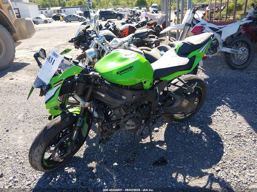 2025 Kawasaki Zx VIN JKBZXJK17SA009876 IAAI salvage auction — LEFT & RIGHT, Salvage Title, sold $3,350 on 2026-07-15 (photo 2)