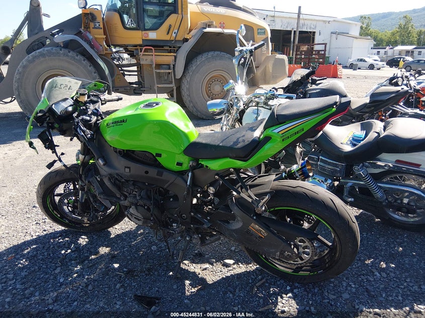 2025 Kawasaki Zx VIN JKBZXJK17SA009876 IAAI salvage auction — LEFT & RIGHT, Salvage Title, sold $3,350 on 2026-07-15 (photo 3)