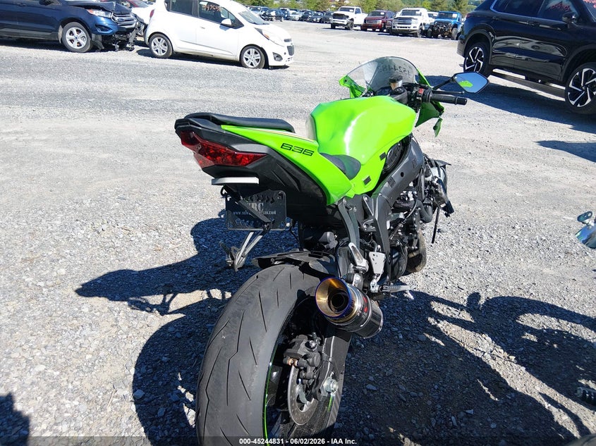 2025 Kawasaki Zx VIN JKBZXJK17SA009876 IAAI salvage auction — LEFT & RIGHT, Salvage Title, sold $3,350 on 2026-07-15 (photo 4)