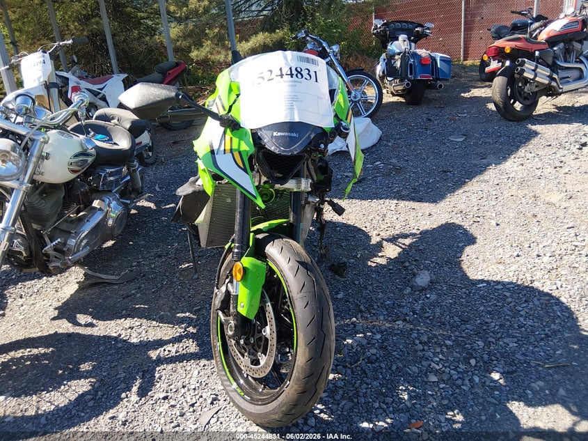 2025 Kawasaki Zx VIN JKBZXJK17SA009876 IAAI salvage auction — LEFT & RIGHT, Salvage Title, sold $3,350 on 2026-07-15 (photo 5)