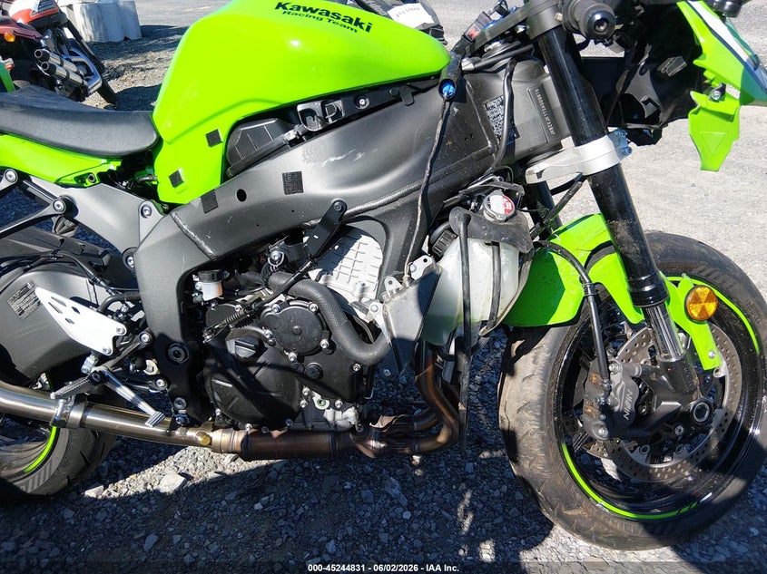2025 Kawasaki Zx VIN JKBZXJK17SA009876 IAAI salvage auction — LEFT & RIGHT, Salvage Title, sold $3,350 on 2026-07-15 (photo 8)