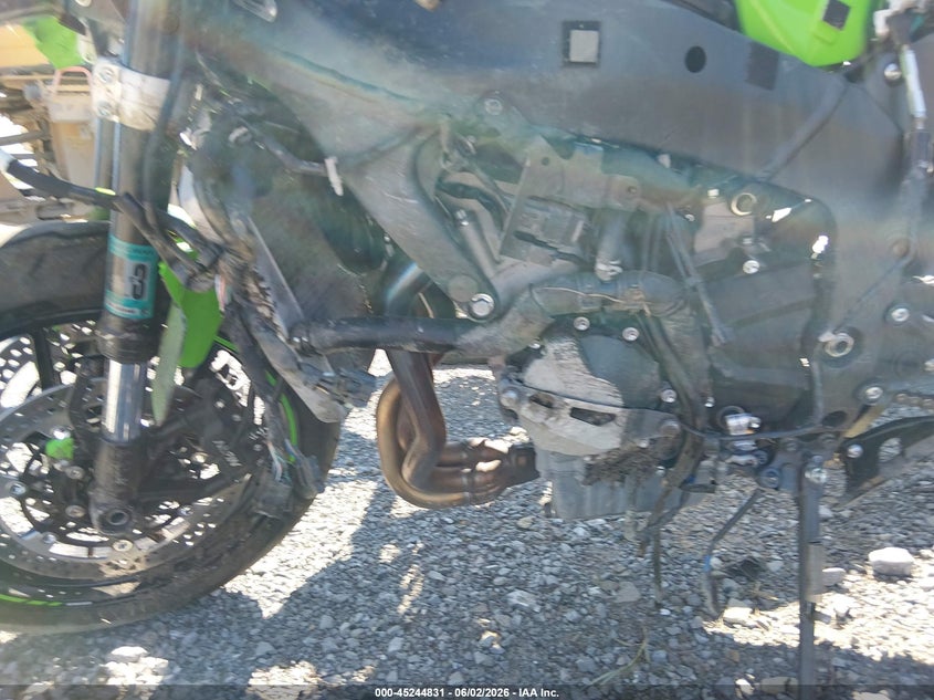 2025 Kawasaki Zx VIN JKBZXJK17SA009876 IAAI salvage auction — LEFT & RIGHT, Salvage Title, sold $3,350 on 2026-07-15 (photo 9)