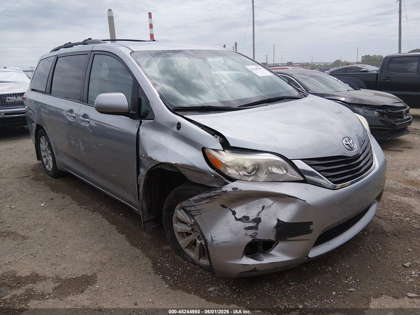 2013 Toyota Sienna VIN 5TDJK3DC7DS055360 IAAI salvage auction — RIGHT SIDE, Salvage Title, sold $2,000 on 2026-07-22 (photo 1)