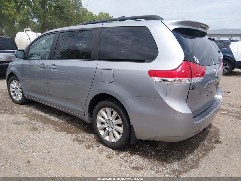 2013 Toyota Sienna VIN 5TDJK3DC7DS055360 IAAI salvage auction — RIGHT SIDE, Salvage Title, sold $2,000 on 2026-07-22 (photo 3)