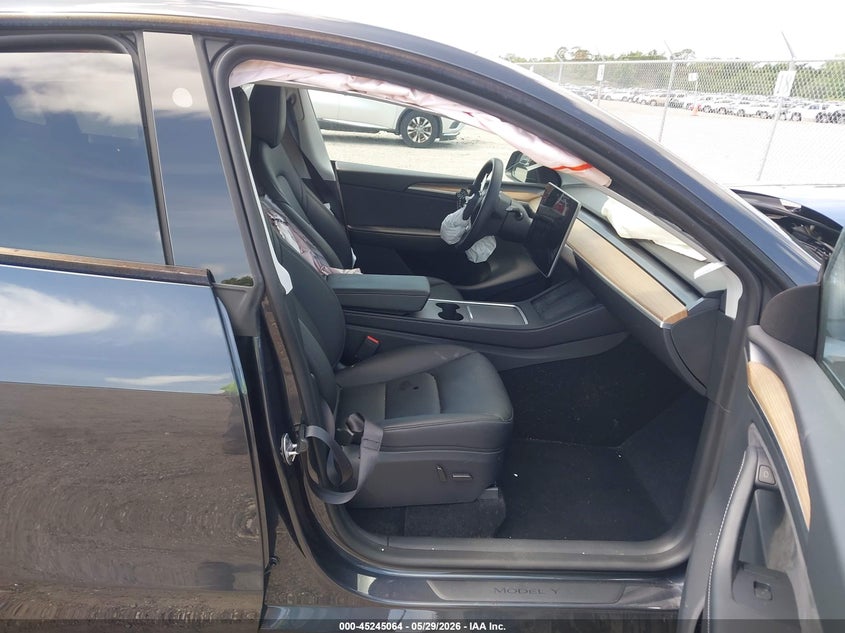 2024 Tesla Model y VIN 7SAYGDEE1RA318783 IAAI salvage auction — FRONT END, Salvage Title, sold $8,000 on 2026-07-09 (photo 5)