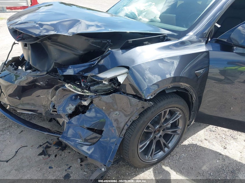 2024 Tesla Model y VIN 7SAYGDEE1RA318783 IAAI salvage auction — FRONT END, Salvage Title, sold $8,000 on 2026-07-09 (photo 6)