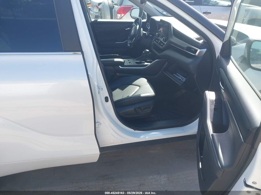 2023 Toyota Highlander VIN 5TDKDRAHXPS007745 IAAI salvage auction — LEFT SIDE, Salvage Title, sold $13,100 on 2026-07-28 (photo 5)