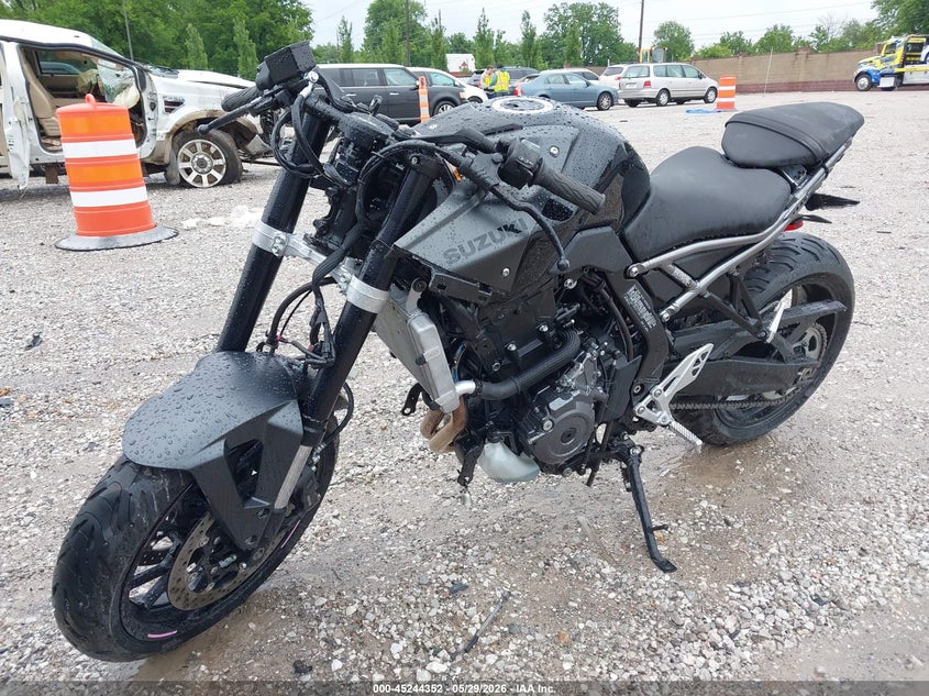 2025 Suzuki Gsx VIN JS1EM13B0S7100133 IAAI salvage auction — FRONT END, Salvage Title, sold $1,025 on 2026-07-21 (photo 2)