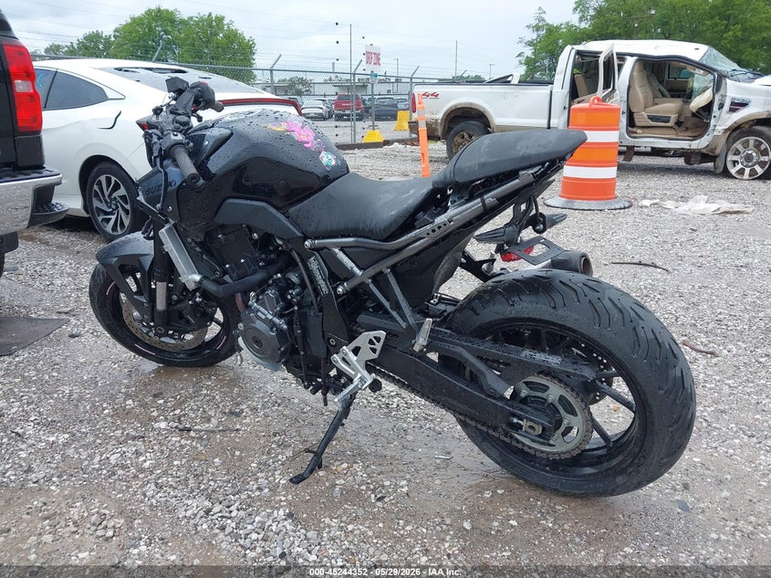 2025 Suzuki Gsx VIN JS1EM13B0S7100133 IAAI salvage auction — FRONT END, Salvage Title, sold $1,025 on 2026-07-21 (photo 3)