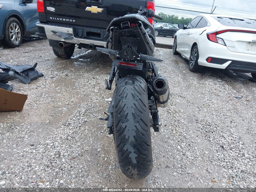 2025 Suzuki Gsx VIN JS1EM13B0S7100133 IAAI salvage auction — FRONT END, Salvage Title, sold $1,025 on 2026-07-21 (photo 6)