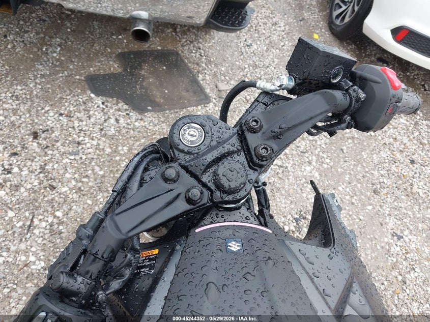 2025 Suzuki Gsx VIN JS1EM13B0S7100133 IAAI salvage auction — FRONT END, Salvage Title, sold $1,025 on 2026-07-21 (photo 7)