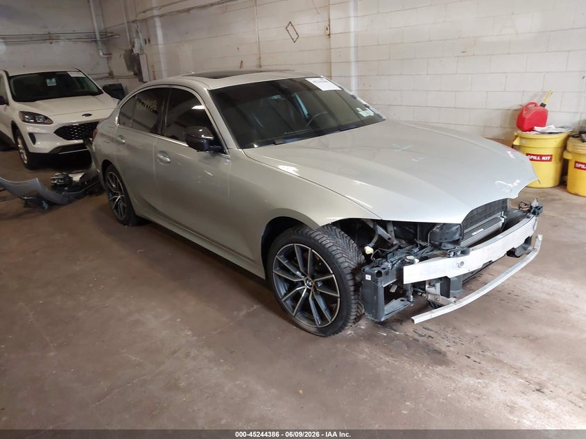 2021 BMW 3er VIN WBA5R7C0XMFK57604 IAAI salvage auction — FRONT END, Mv-907A (New York), sold $8,150 on 2026-08-19 (photo 1)