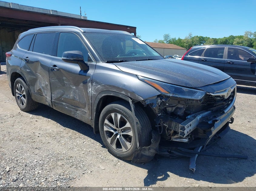 2021 Toyota Highlander VIN 5TDGZRBH6MS557767 IAAI salvage auction — FRONT END, Salvage Title, sold $10,100 on 2026-07-14 (photo 1)