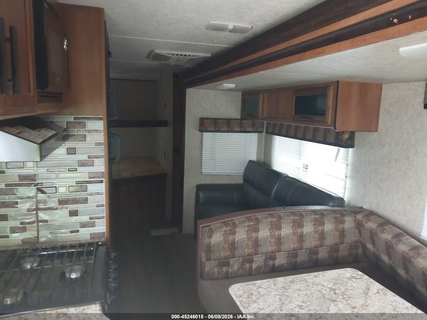 2018 Avenger Travel trailer VIN 5ZT2AVSB9JB917024 IAAI salvage auction — REAR END, Salvage (Mississippi), sold $6,150 on 2026-07-07 (photo 5)