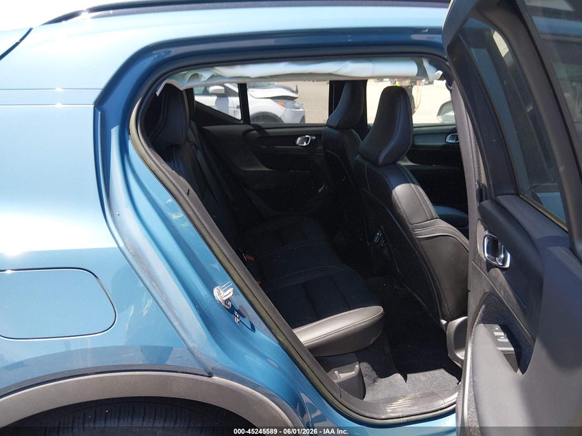 2023 Volvo Xc40 VIN YV4L12UW6P2989907 IAAI salvage auction — FRONT & REAR, Salvage (Pennsylvania), sold $6,300 on 2026-07-31 (photo 8)