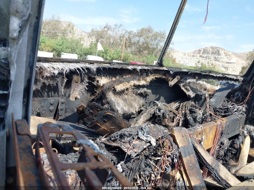 2018 Peterbilt 389 VIN 1XPXD49X7JD468911 IAAI salvage auction — BURN, Wait Title, sold $8,800 on 2026-08-25 (photo 6)