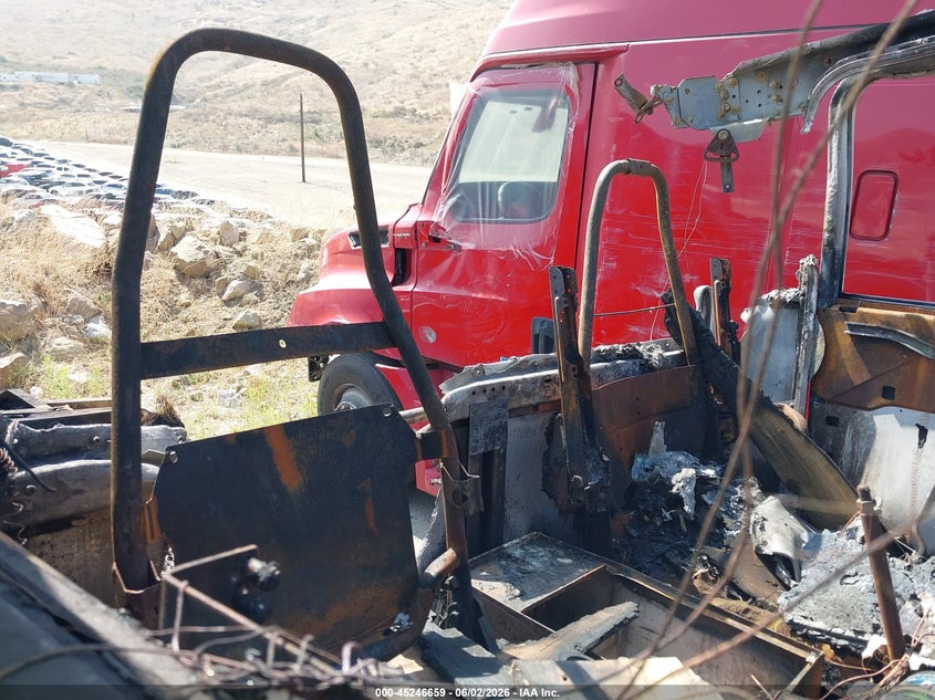 2018 Peterbilt 389 VIN 1XPXD49X7JD468911 IAAI salvage auction — BURN, Wait Title, sold $8,800 on 2026-08-25 (photo 7)