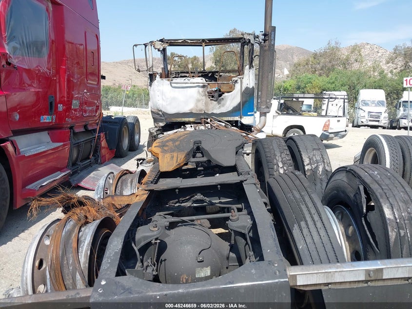 2018 Peterbilt 389 VIN 1XPXD49X7JD468911 IAAI salvage auction — BURN, Wait Title, sold $8,800 on 2026-08-25 (photo 8)