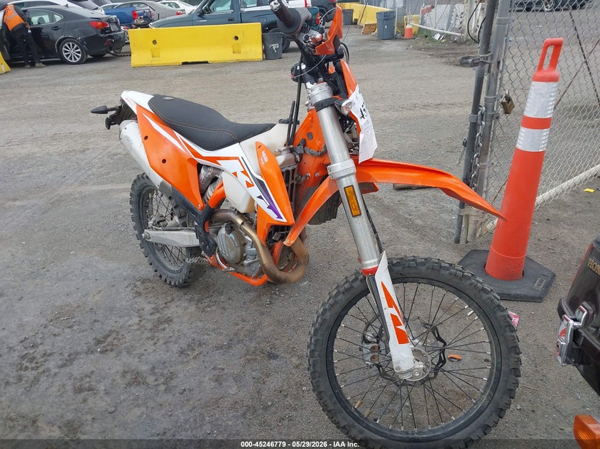 2023 Ktm VIN VBKEXK406PM447473 IAAI salvage auction — THEFT, Salvage Title, sold $725 on 2026-09-27 (photo 1)