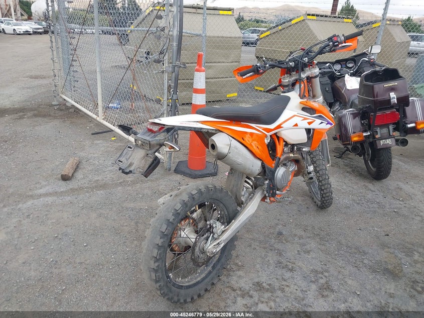 2023 Ktm VIN VBKEXK406PM447473 IAAI salvage auction — THEFT, Salvage Title, sold $725 on 2026-09-27 (photo 4)