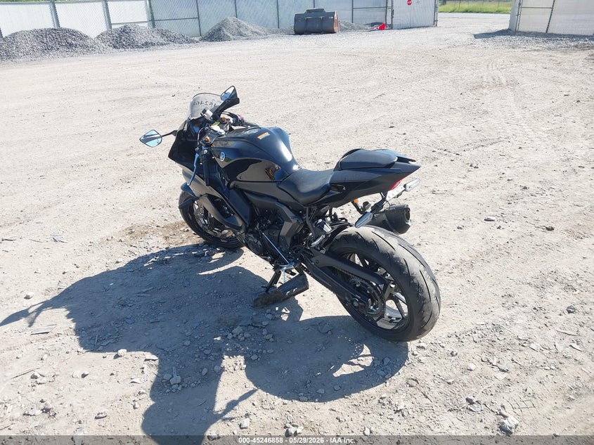 2025 Yamaha Yzf VIN JYARM38E8SA020888 IAAI salvage auction — RIGHT SIDE, Salvage Title, sold $3,500 on 2026-07-24 (photo 3)