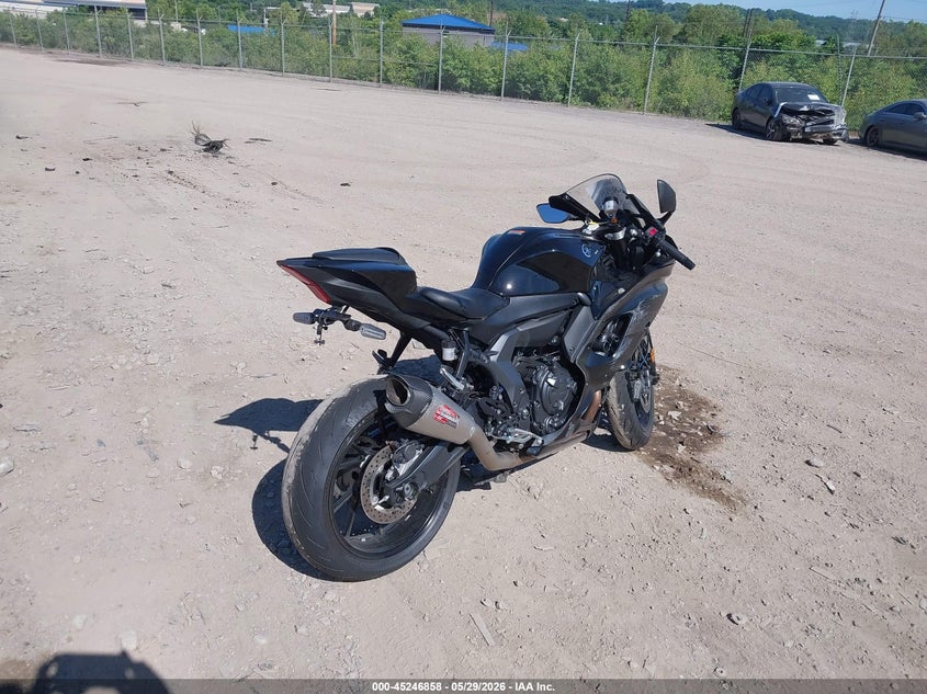 2025 Yamaha Yzf VIN JYARM38E8SA020888 IAAI salvage auction — RIGHT SIDE, Salvage Title, sold $3,500 on 2026-07-24 (photo 4)