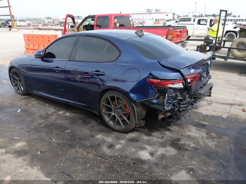 2017 Alfa romeo Giulia VIN ZARFAEBN0H7555889 IAAI salvage auction — REAR END, Salvage Title, sold $2,300 on 2026-07-11 (photo 3)