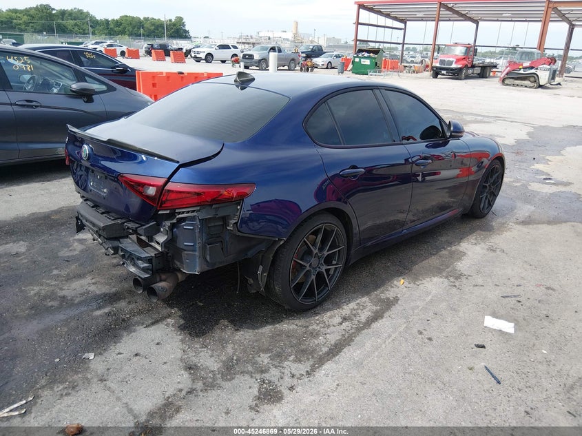 2017 Alfa romeo Giulia VIN ZARFAEBN0H7555889 IAAI salvage auction — REAR END, Salvage Title, sold $2,300 on 2026-07-11 (photo 4)