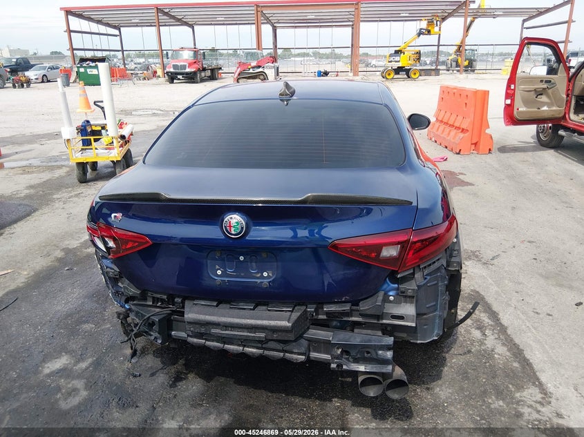 2017 Alfa romeo Giulia VIN ZARFAEBN0H7555889 IAAI salvage auction — REAR END, Salvage Title, sold $2,300 on 2026-07-11 (photo 6)