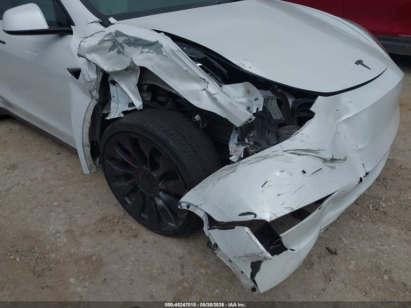 2023 Tesla Model y VIN 7SAYGDEF3PF695026 IAAI salvage auction — RIGHT FRONT, Salvage Title, sold $11,200 on 2026-07-16 (photo 6)