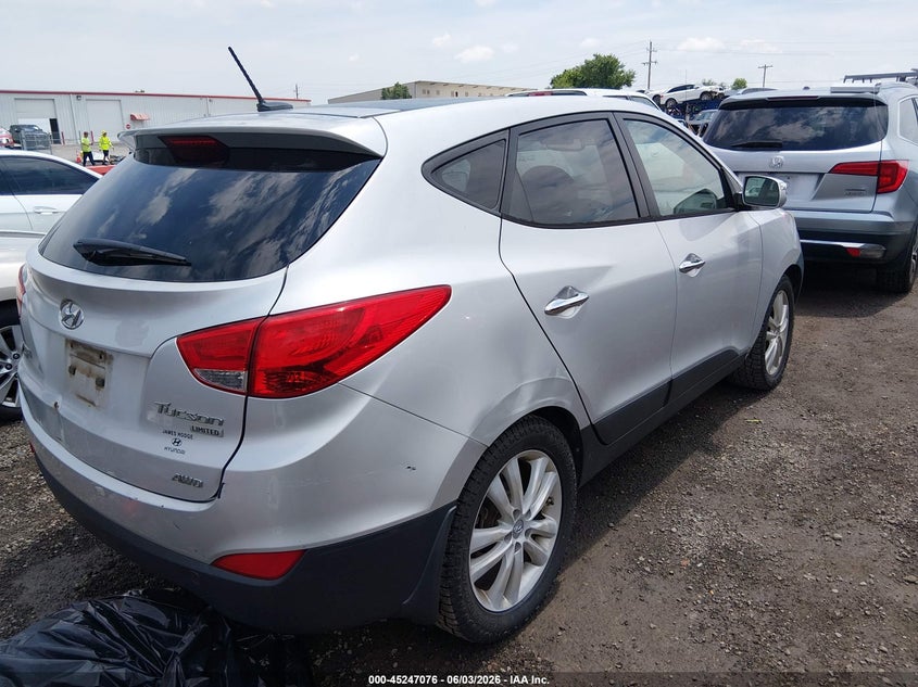 2011 Hyundai Tucson VIN KM8JUCAC4BU228416 IAAI salvage auction — LEFT SIDE, Clear (Oklahoma), sold $2,000 on 2026-08-01 (photo 4)